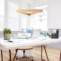 Pendente Triangular De Madeira Kavas 18w 3000k Led Bivolt Emissão De Luz Amarela Avant - 2