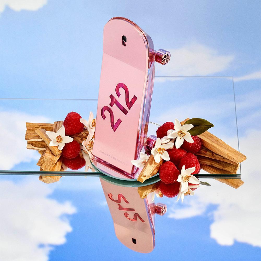 Carolina Herrera 212 Heroes EDP Perfume Feminino 50ml - 3