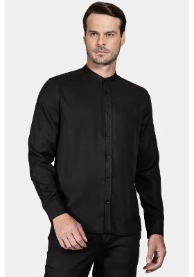 Camisa Regular Gola Padre em Liocel Preto