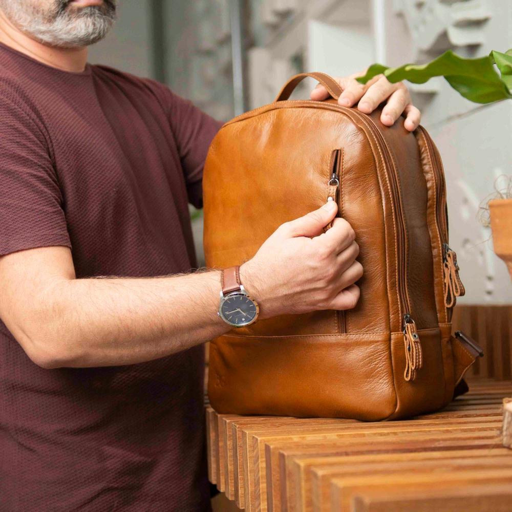 Mochila Masculina Executiva Couro Notebook Arpoador Caramelo - 7