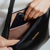 Bolsa Transversal Feminina de Couro Média Basic Preta - 2