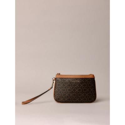 Carteira de Mão Com Alça em Monograma de  Calvin Klein - Marrom