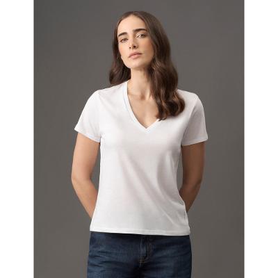 Camiseta Feminina Estampa Lateral Gola v Calvin Klein Jeans - Branco