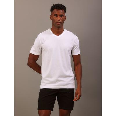 Camiseta Masculina de Algodão Essentials Estampa Logo Lateral Gola v Calvin Klein Jeans - Branco
