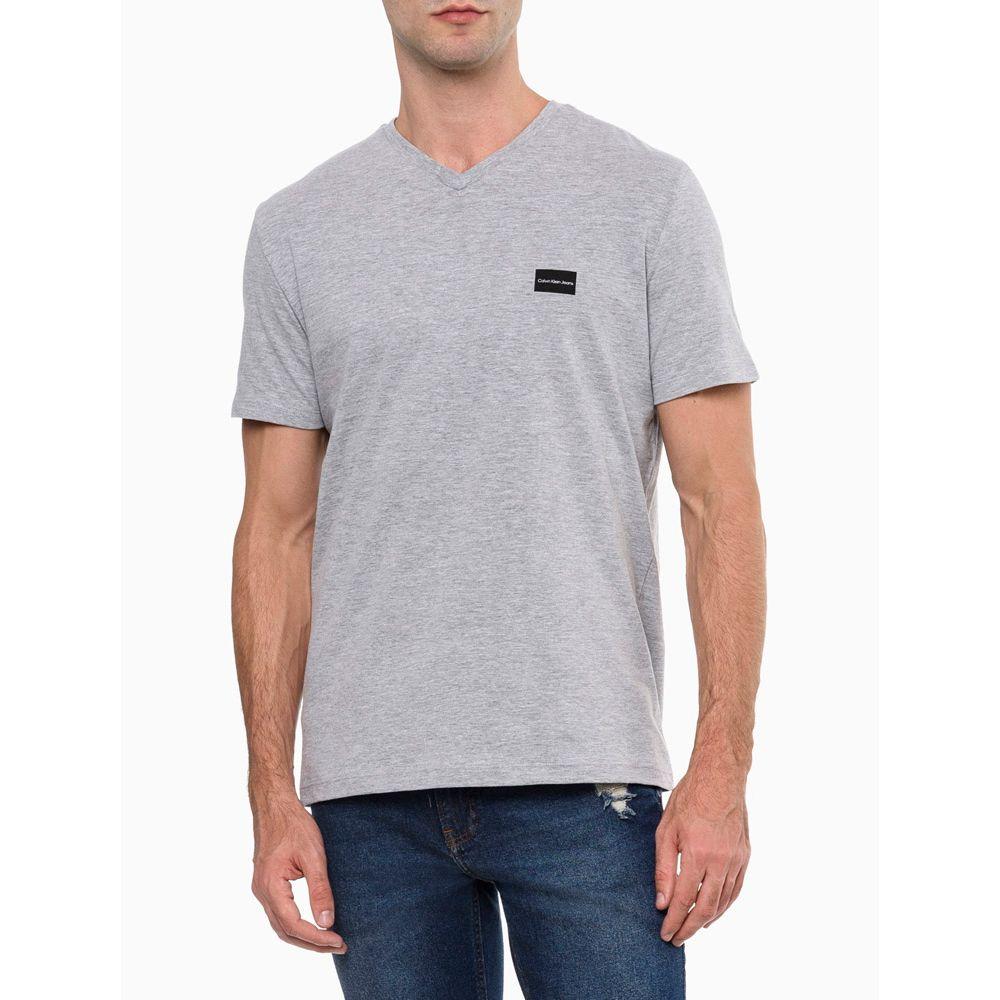 Camiseta Masculina Gola v Básica Logo No Peito Calvin Klein Jeans - Cinza - 1