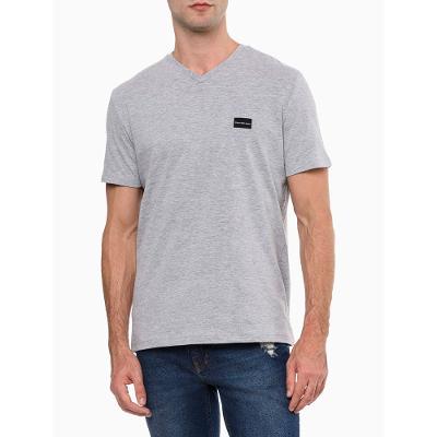 Camiseta Masculina Gola v Básica Logo No Peito Calvin Klein Jeans - Cinza