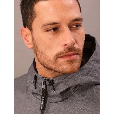 Jaqueta Masculina Capuz e Logo No Peito Calvin Klein Jeans - Cinza Claro