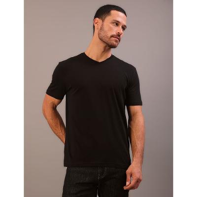Camiseta Masculina de Algodão Essentials Estampa Logo Lateral Gola v Calvin Klein Jeans - Preto
