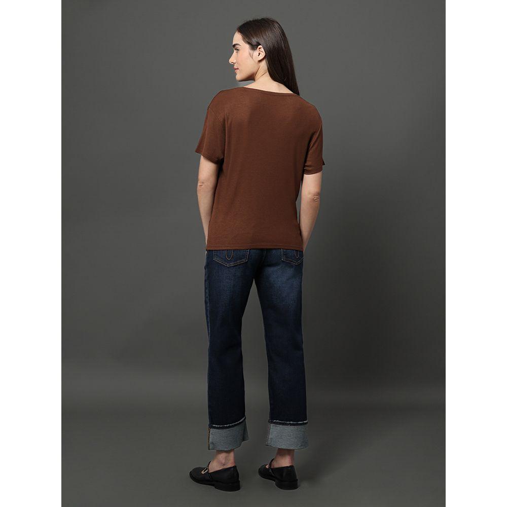 Camiseta Feminina Decote v Calvin Klein Jeans - Marrom - 2