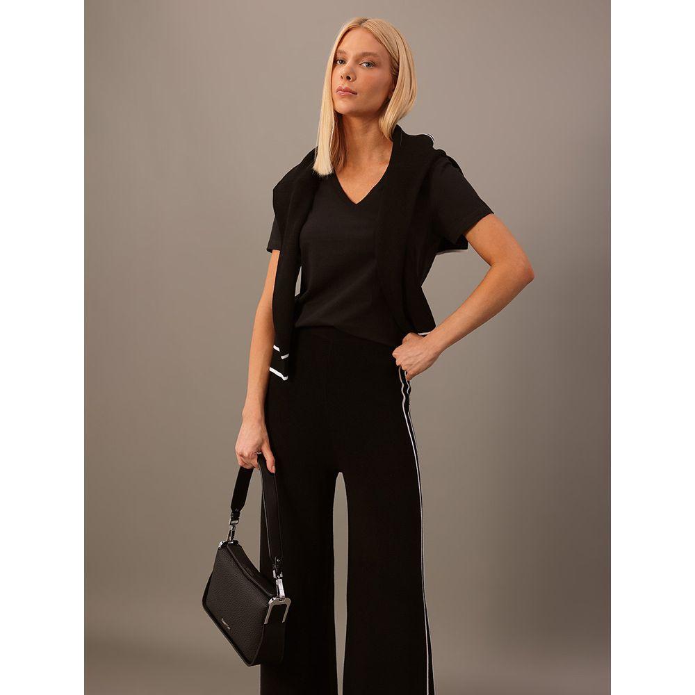 Camiseta Feminina Lisa Decote v Recorte Lateral Calvin Klein - Preto - 6