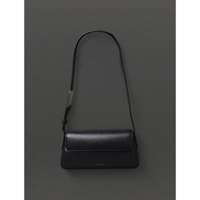 Bolsa Pequena Feminina Belted Calvin Klein - Preto