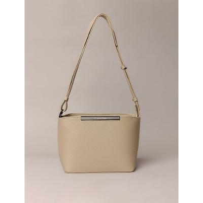 Bolsa Média Calvin Klein Feminina Placa Calvin Klein - Caqui Claro