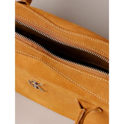 Bolsa Baguete Calvin Klein Jeans Feminino Camurça - Mostarda