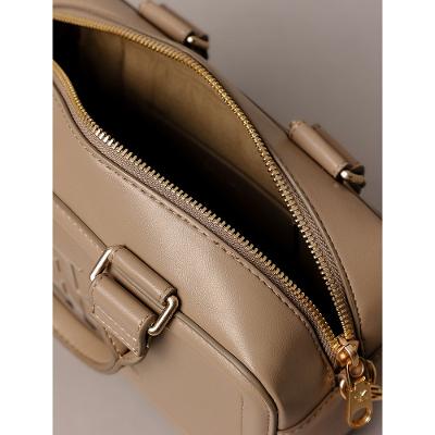 Bolsa Calvin Klein Jeans Feminino Tote Mini Logo Reissue Brilhan - Havana