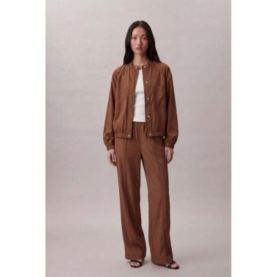 Jaqueta Com Cava Raglan e Bolsos Frontal - Marrom