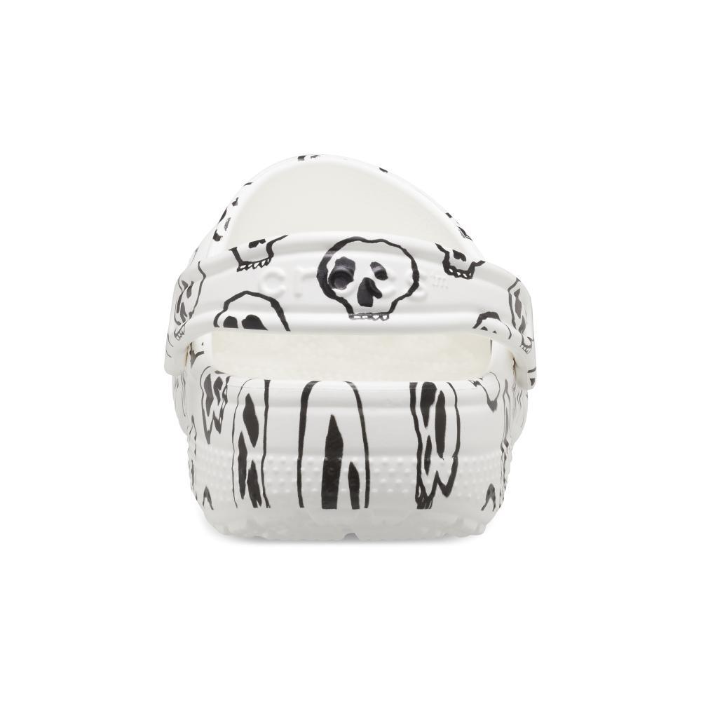 Sandália crocs classic skull print clog t white/black - 7