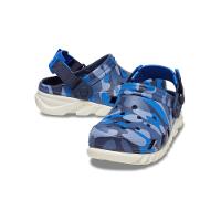 Sandália crocs duet max ii camo redux clog t navy/stucco - 7