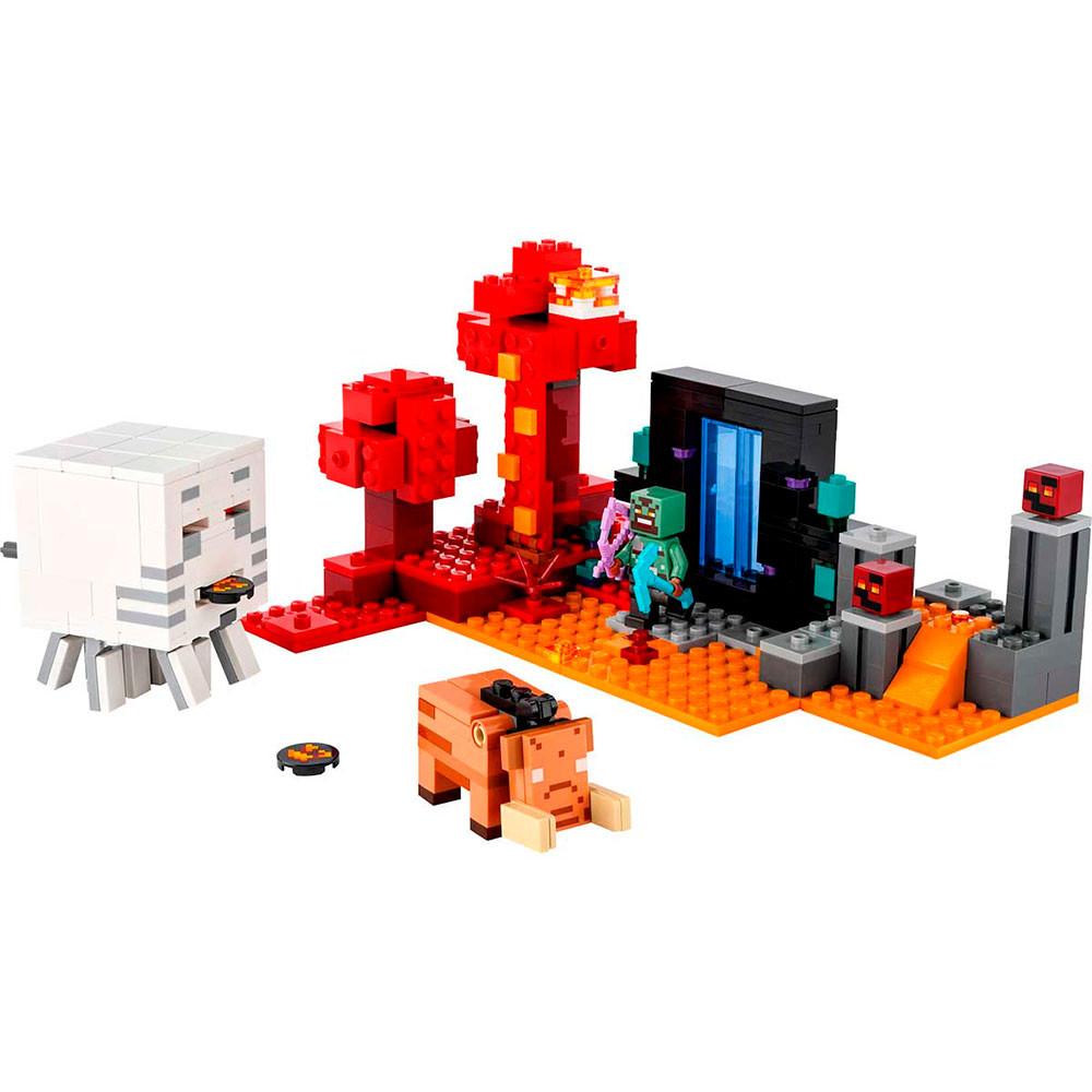LEGO Minecraft A Emboscada no Portal do Nether 352 Peças 21255 - 2