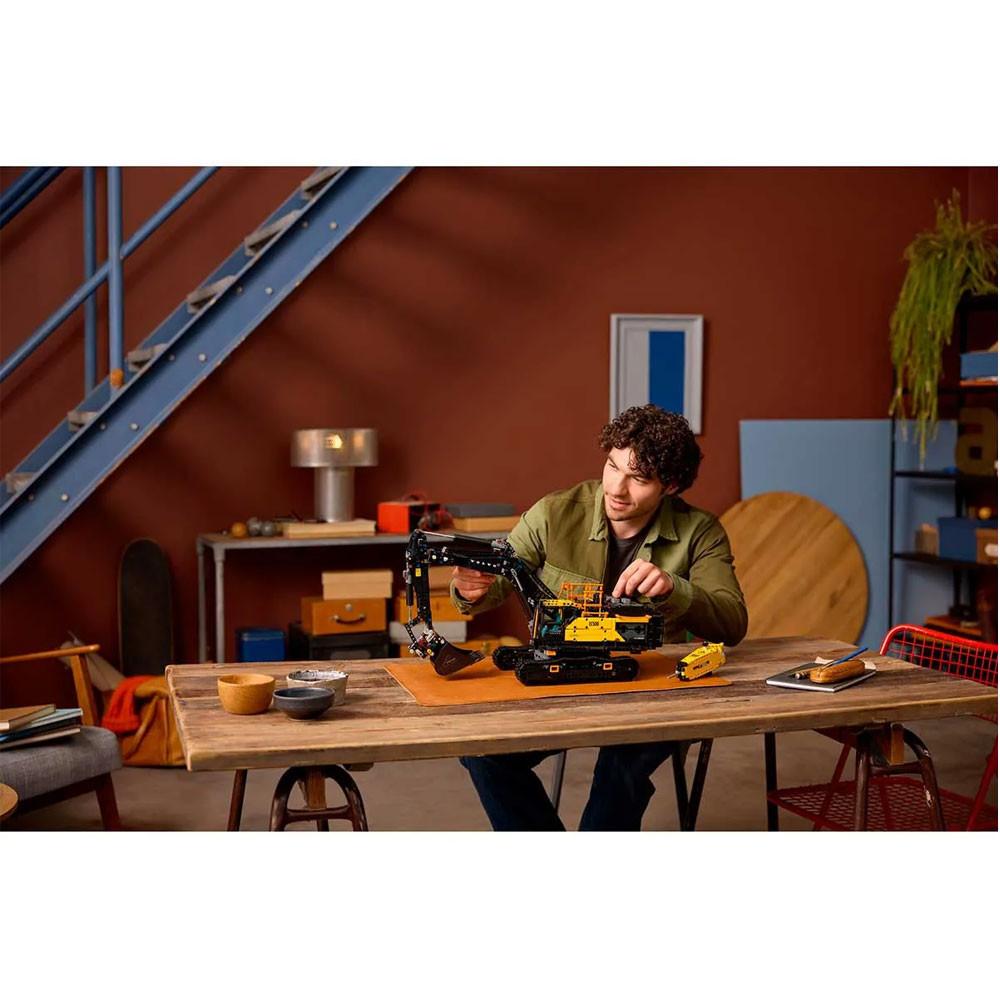 LEGO Escavadeira Volvo EC500 Hybrid 2359 peças 42215 - 3