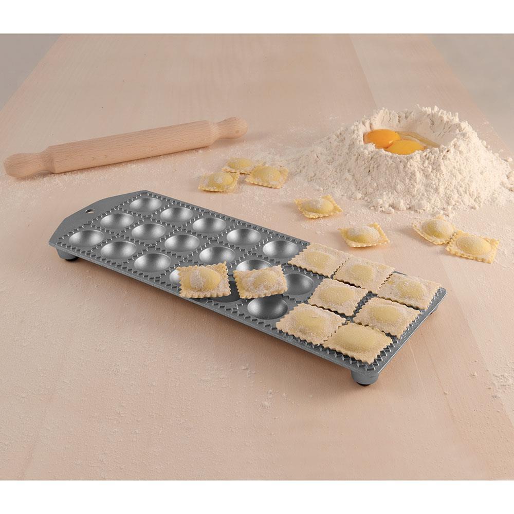 Molde para Ravioli Redondo Eppicotispai em Alumínio com Rolo para Massa - 4 cm - 2