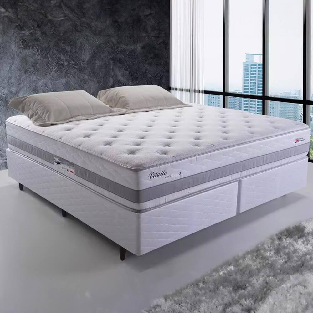 Cama King Size Herval Vitalle com Revestimento em Tecido Poliéster, Laterais com Bordado Matelassê e Colchão com Molas Maxpring 31x193x203cm – Cinza - 1