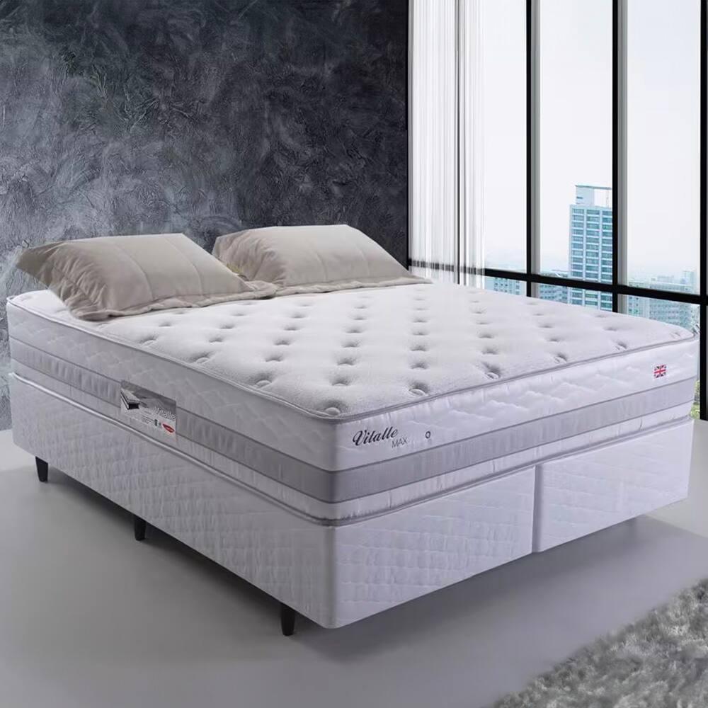 Cama Queen Size Herval Vitalle com Revestimento em Tecido Poliéster, Laterais com Bordado Matelassê e Colchão com Molas Maxpring 31x79x198cm - Cinza - 1