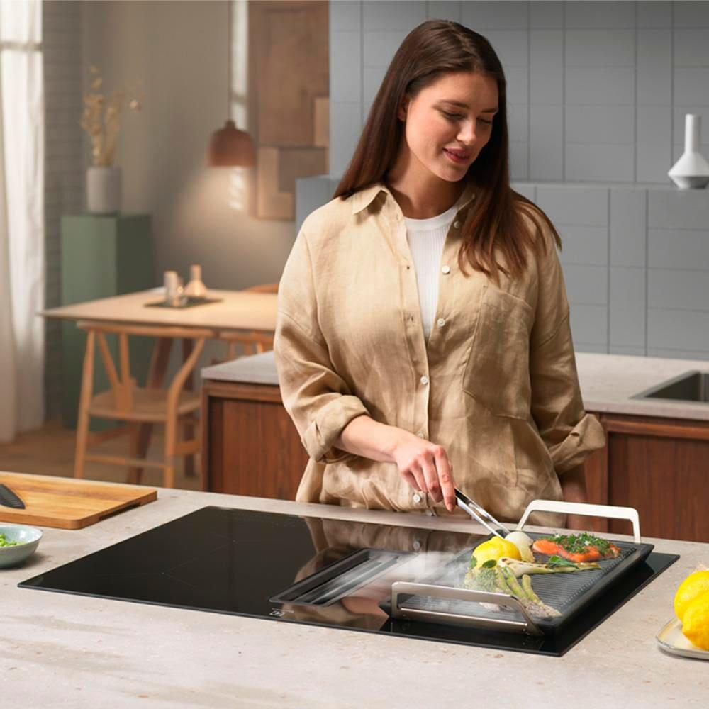 Cooktop de Indução 4 Bocas Electrolux 2 em 1 com Coifa Integrada Expert IE8CH, 9 Níveis de Potência, Display Digital e Painel Full Touch - 220V - 9