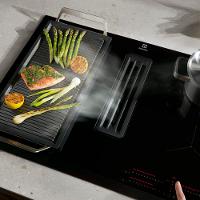 Cooktop de Indução 4 Bocas Electrolux 2 em 1 com Coifa Integrada Expert IE8CH, 9 Níveis de Potência, Display Digital e Painel Full Touch - 220V