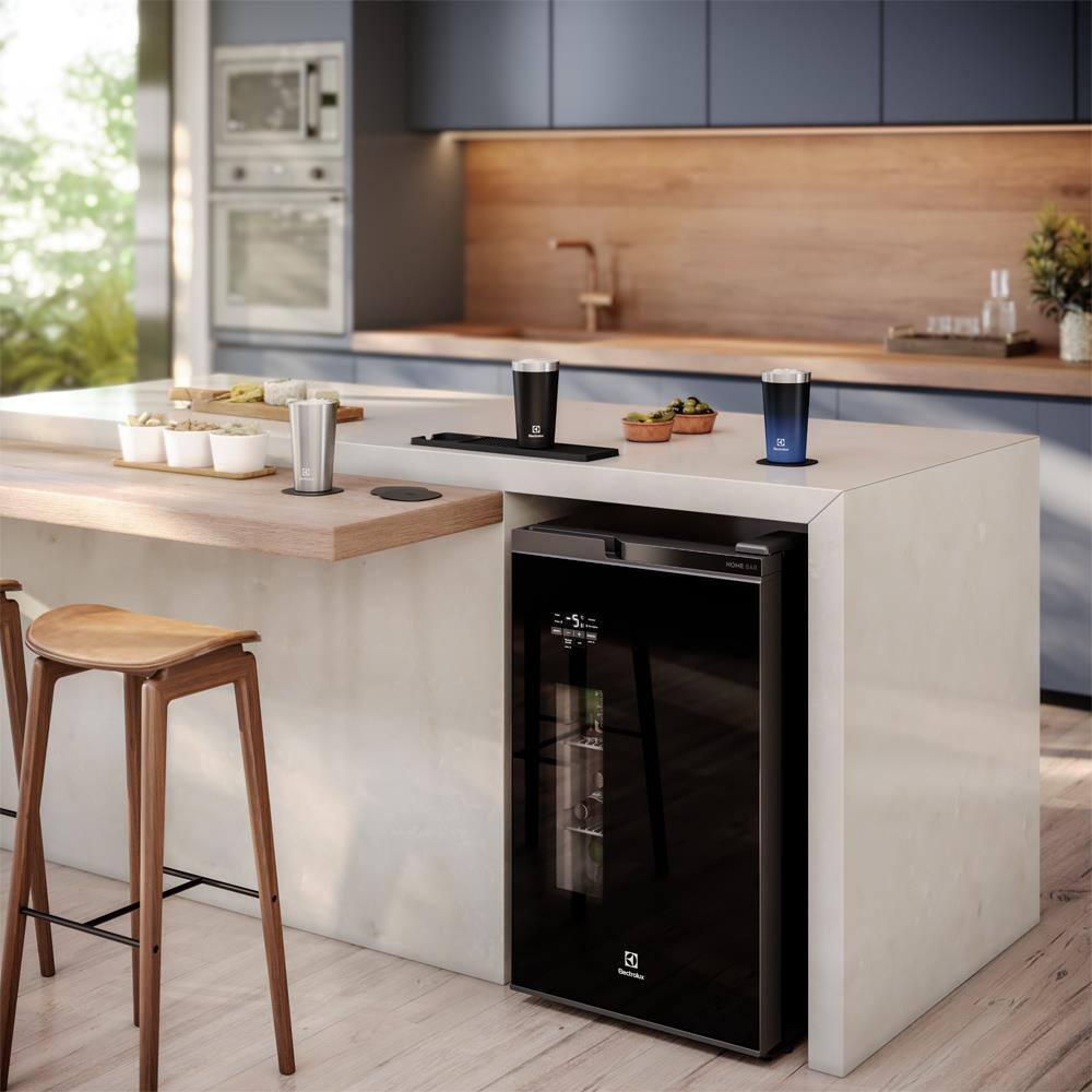 Cervejeira Home Bar Electrolux EB100 Frost Free 100L Porta de Vidro Preta - 8