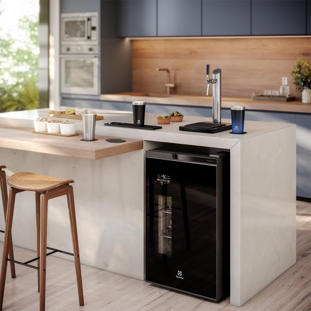 Cervejeira Home Bar Electrolux EB10C Frost Free 100L com Torre de Chopp Porta de Vidro Preta - 7