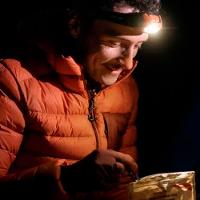 Lanterna Frontal Recarregável - HL900 USB V3 - 600 Lúmenes - 10