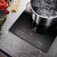 Cooktop 2 Bocas de Indução Electrolux Efficient 2 em 1 com Powerboost (IE3LP)