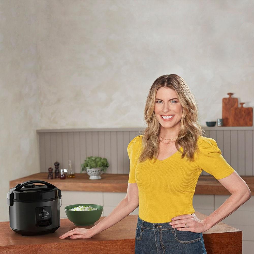 Panela de Arroz Elétrica Electrolux por Rita Lobo 2L Preta Efficient Visor Glass (ERC10) - 7