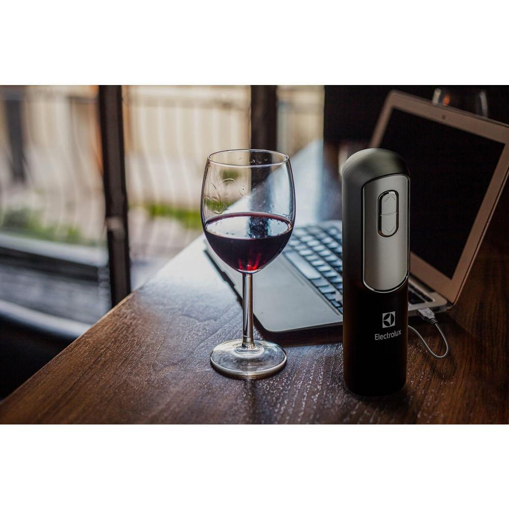 Abridor de Vinho Electrolux Elétrico Automático com Corta Lacres - 5