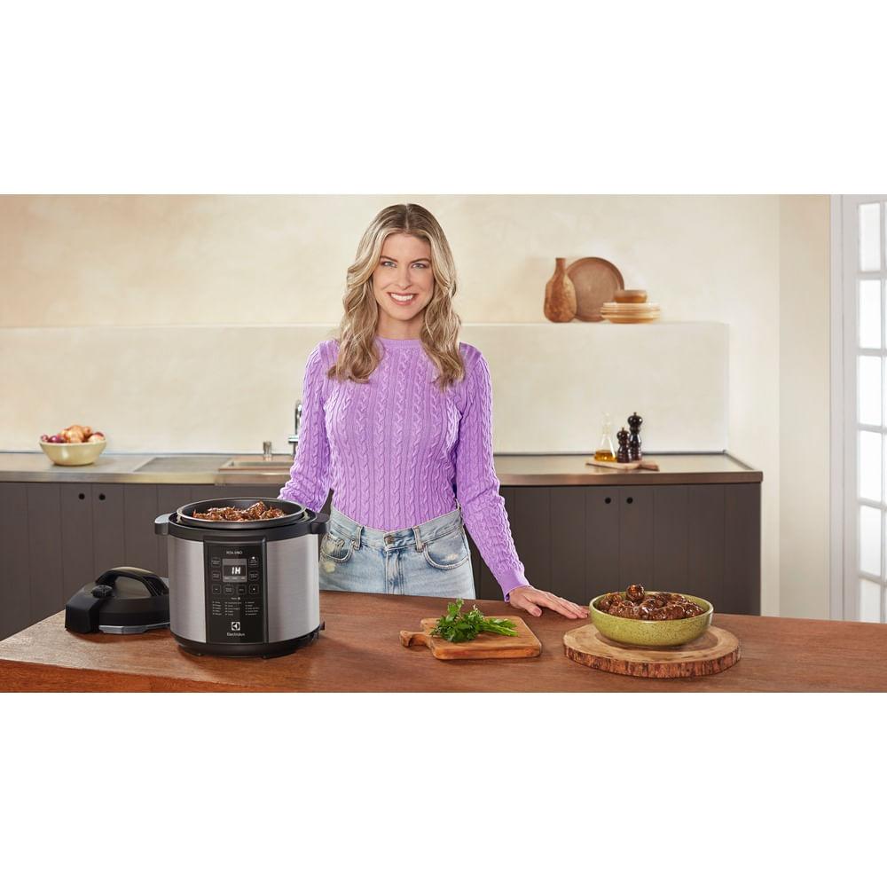 Panela de Pressão Elétrica Electrolux por Rita Lobo 6L Preta Experience Digital (PCC20) - 6