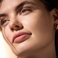 Gloss Labial Catrice Mulher Maravilha 3,4ml - 5