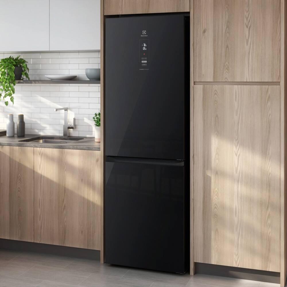 Geladeira Electrolux Frost Free Inverter 322L IB42G Efficient com AutoSense Inverse e Painel Digital - Black Glass - 5