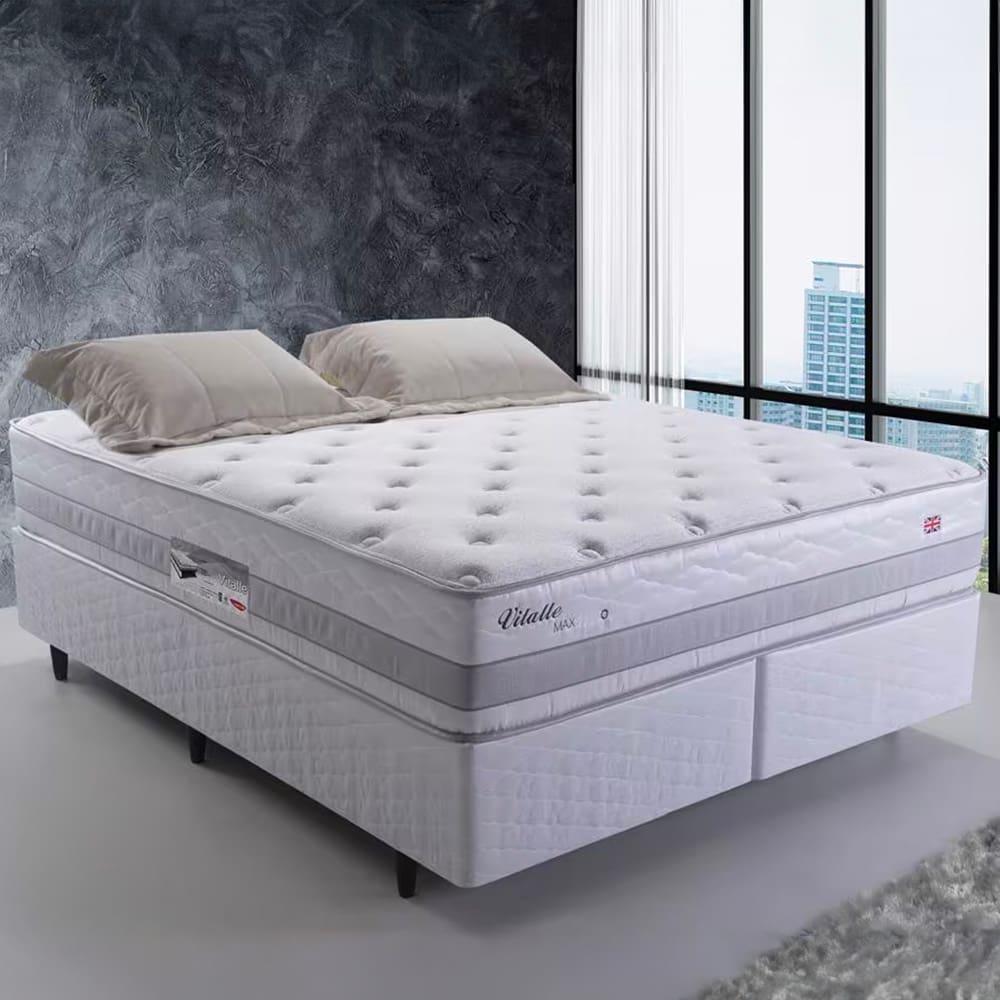 Cama Queen Size Herval Vitalle com Revestimento em Tecido Poliéster, Laterais com Bordado Matelassê e Colchão com Molas Maxpring 31x79x198cm - Cinza - 1