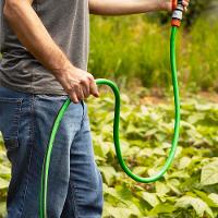 Mangueira Tramontina Flex para Jardim Verde com Faixa Preta em PVC 4 Camadas, Engate Rápido, Engate Rosqueado, Hidropistola e Suporte – 10 Metros - 3