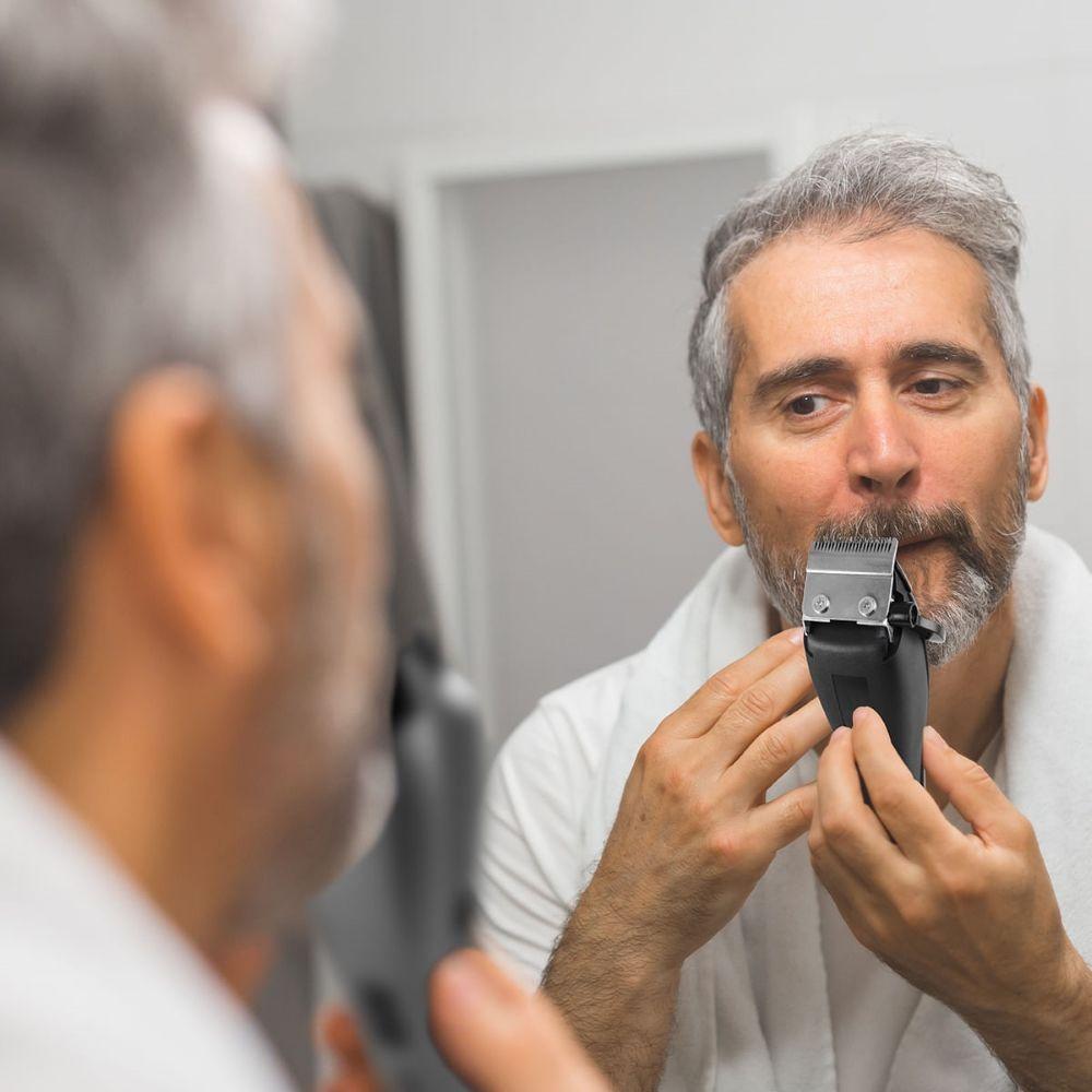 Máquina de Cortar Cabelo BCR18T 18W Titanium Britânia Com 9 Acessórios 127V - 5