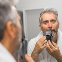 Máquina de Cortar Cabelo BCR18T 18W Titanium Britânia Com 9 Acessórios 127V - 5