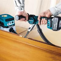 Lixadeira de Cinta 9Mm Sem Fio 18V Com 2 Baterias Carregador Maleta Mak-Pac e Lixa DBS180RTJ Makita