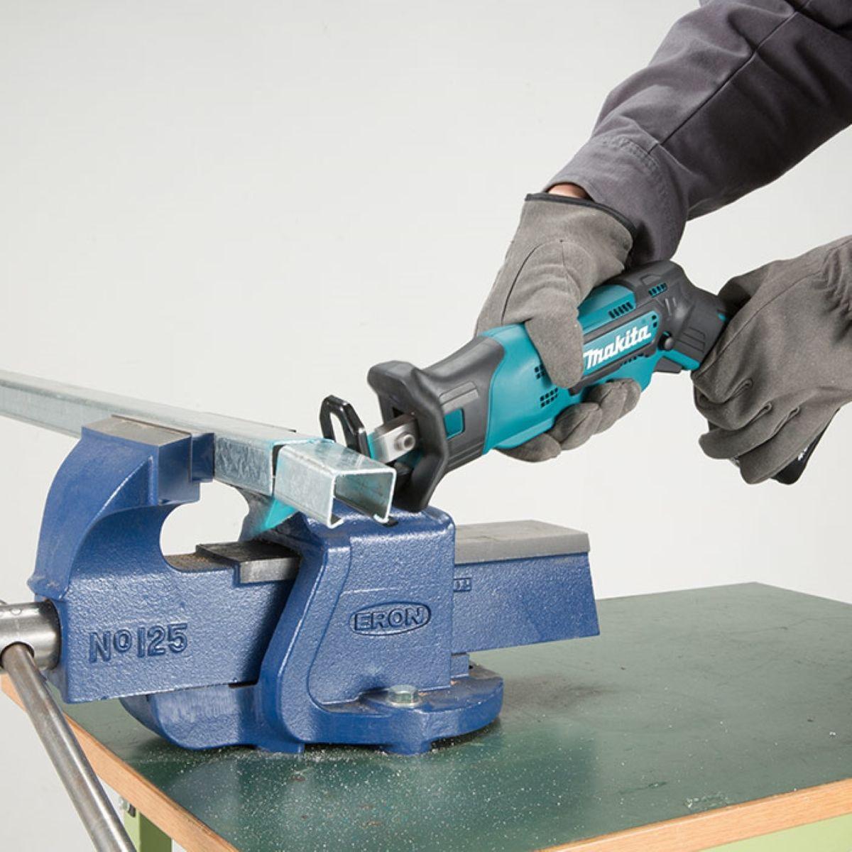 Serra Sabre 3300 GPM Iluminação Sem Bateria Sem Carregador JR105DZ Makita - 2