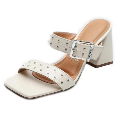 Tamanco Vizzano Fivela Spikes Salto Bloco - Branco