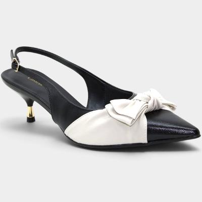 Scarpin Casteliê Slingback Detalhe Laço Salto Baixo Feminino - Preto e Branco