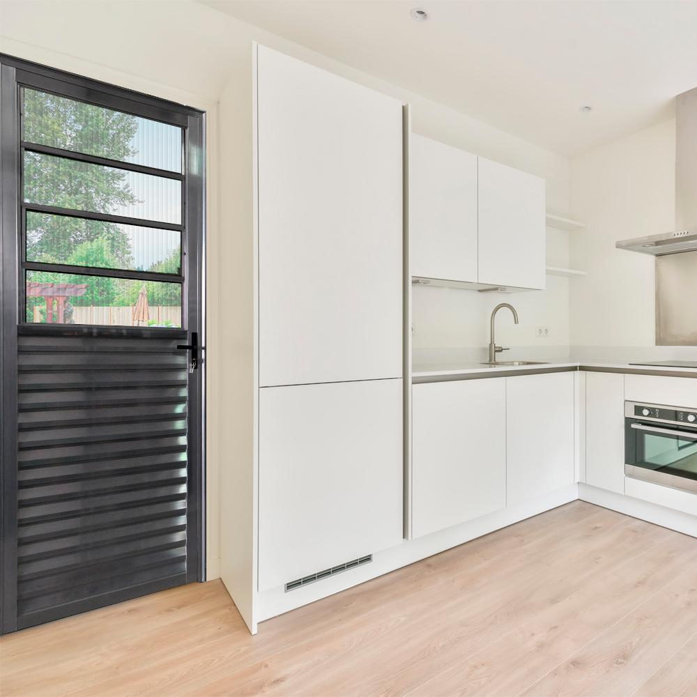 Porta Basculante Aluminio Brilhante 2.10 x 0.90 - Hale - 2