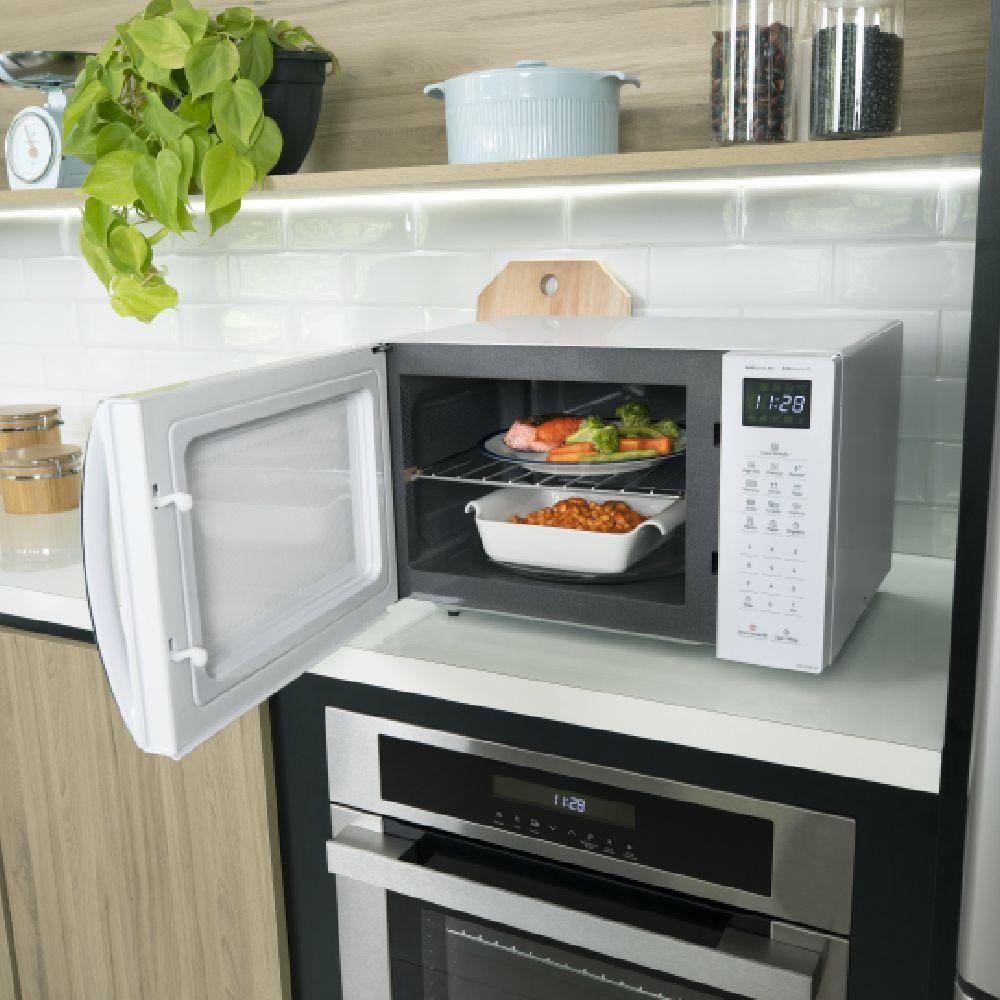 Micro-Ondas Panasonic 34LT 220V Branco NN-ST65LWRUK - 9