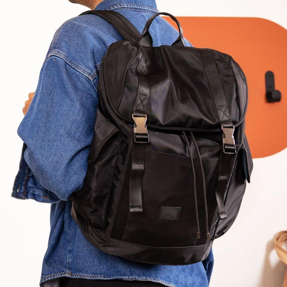 Mochila Laptop Utilitária Preta Metais - 2