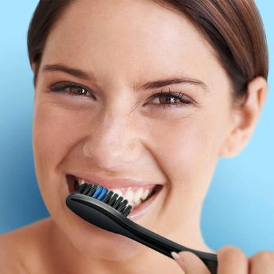 Escova Dental Oral B Indicator Black Sensitive Com Carvão 2 Unidades