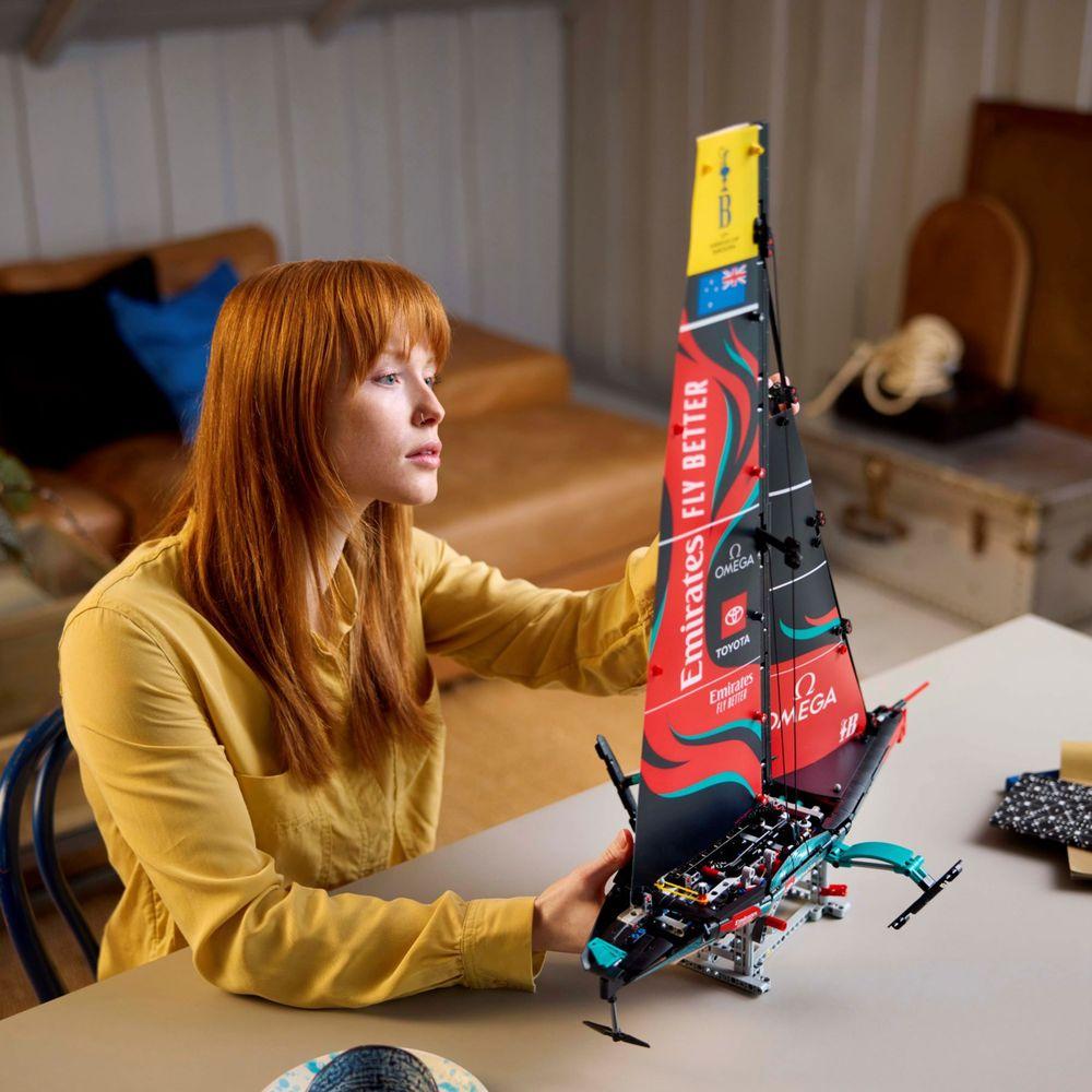 LEGO® Technic™ - Iate Emirates Team New Zealand AC75 - 5